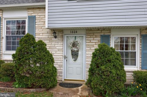 1604 Robert Rd, Lancaster PA  17601-5635 exterior