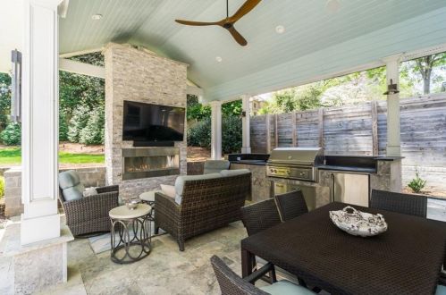 2553 Echo Dr, Atlanta GA  30345-3528 exterior