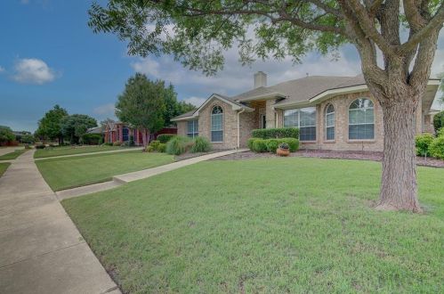 320 Thomas Dr, Plano TX  75094-3741 exterior