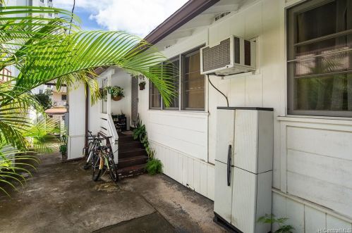 1409 Ernest St, Honolulu, HI 96822-3839