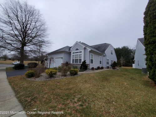 34 Belvedere Dr, Lakehurst, NJ 08759-6027