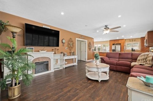 2321 Daventry Rd, Riverside CA  92506-1531 exterior