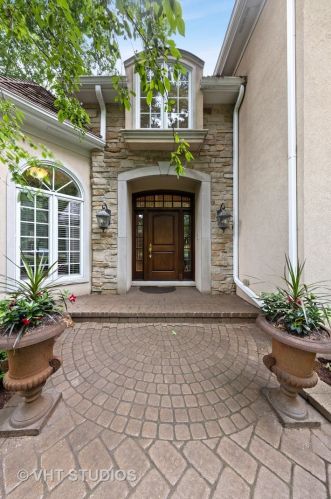 9301 Falling Waters Dr, Willowbrook IL  60527-0718 exterior