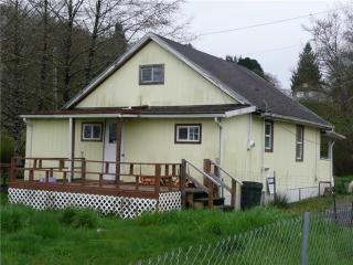 209 Bradford St, Raymond, WA 98577-2902