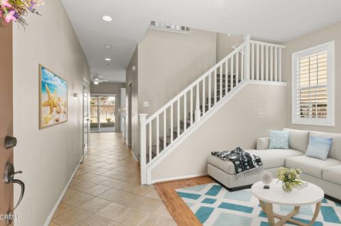 1525 Orwell Ln, Oxnard, CA 93033-3948