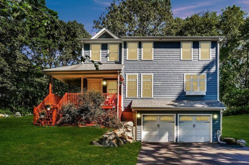 19 Sycamore Dr, Westerly, RI 02891-3900