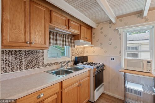 521 Geneva Ave, Saint Paul MN  55128-6421 exterior