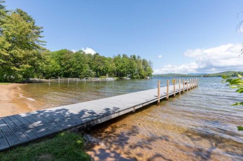 17 Colonial Rd, Laconia, NH 03246-1916