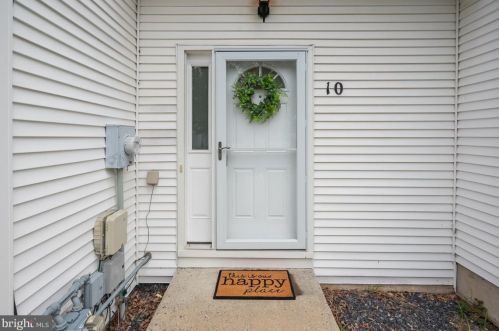 10 Marjoram Dr, Lumberton Township, NJ 08048-4214