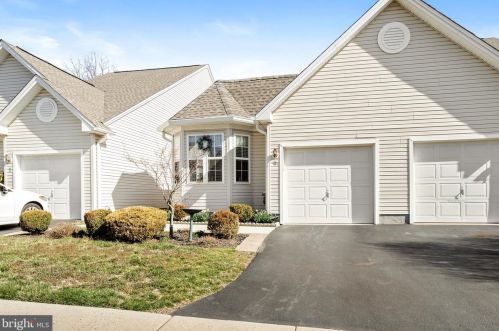 3 Fallview Ct, Trenton, NJ 08690-3216
