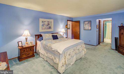 11 Cavalier Dr, Trenton NJ  08619-1357 exterior