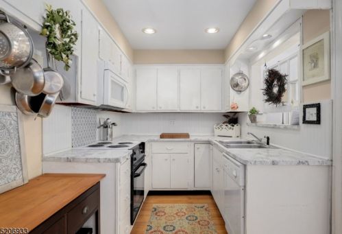 39 Cliffside Trl, Parsippany, NJ 07834-2007
