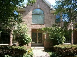 6129 Willowood Ln, Willowbrook, IL 60527-3964