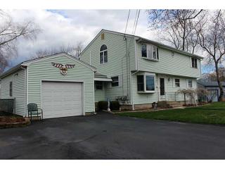 15 Perkins St, Warwick, RI 02886-3524