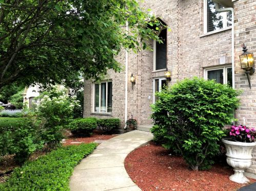 414 Woodside Dr, Wood Dale, IL 60191-2535