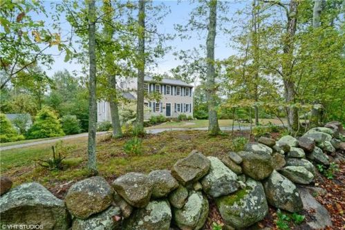 250 Canonchet Rd, Hopkinton, RI 02873-1012