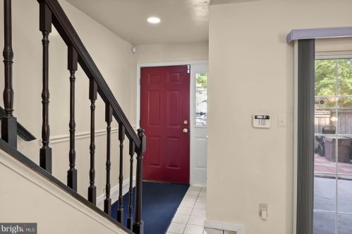 8 Alpen Green Ct, Burtonsville, MD 20866-1901
