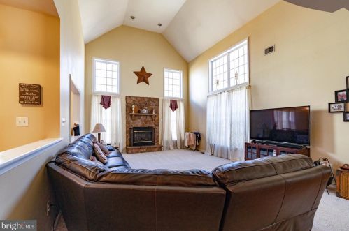 7125 Ayers Mdw Ln, Springfield VA  22150-4915 exterior