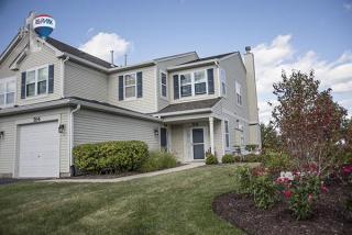 704 Woodewind Dr, Naperville, IL 60563-3972