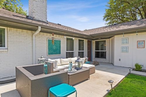 1801 Kensington Dr, Carrollton TX 75007-2463 exterior