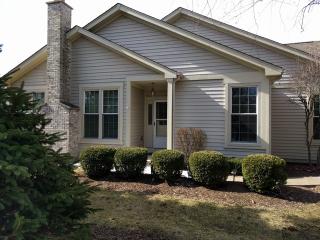 900 Heathrow Ln, Naperville, IL 60540-0338
