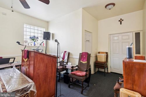 2119 Chelten Ave, Philadelphia PA 19138-2519 exterior