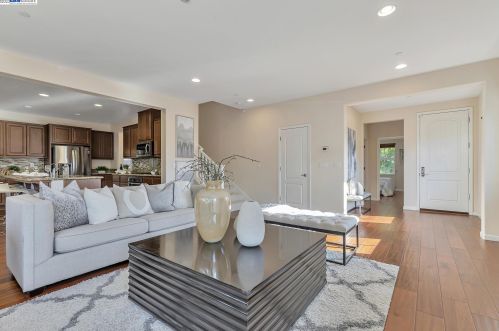 5802 Flora Cmn, Livermore, CA 94551-5417