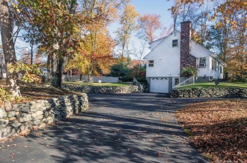 1697 Center Groton Rd, Gales Ferry, CT 06339-1942