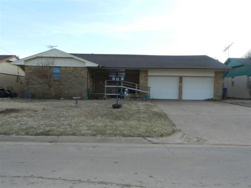 618 Red Fork Dr, Hennessey, OK 73742-1220