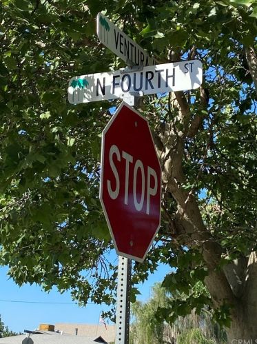 650 4th St, Sharon, CA 93610-2407