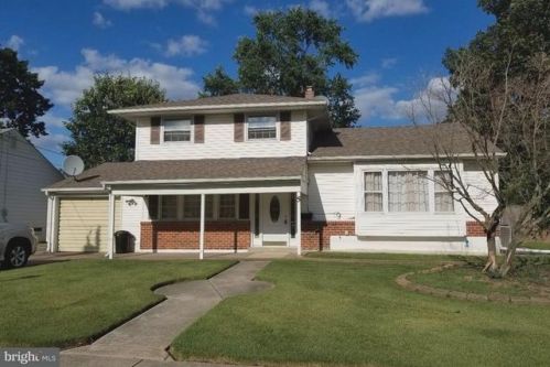 5 Ferndale Dr, Runnemede, NJ 08078-1819