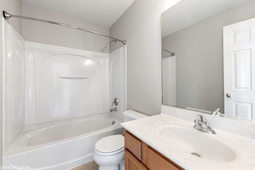 420 Lancaster Dr, Pingree Grove IL  60140-9155 exterior