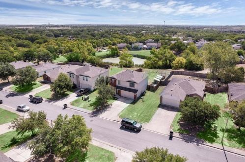563 Dandelion Loop, Uhland, TX 78640-5516