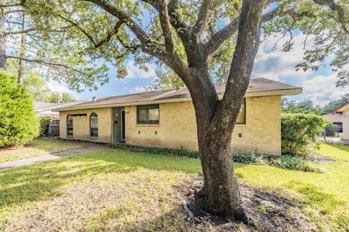 306 Nettle Dr, Garland TX  75043-3225 exterior