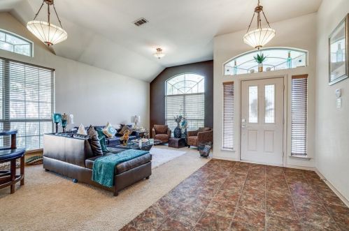 2300 Manchester Ct, Carrollton TX exterior