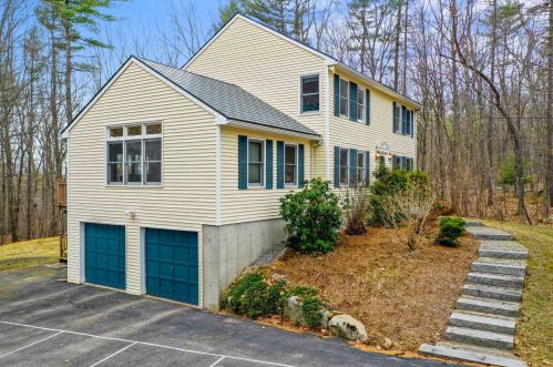 15 Honeysuckle Ln, Goffstown, NH 03045-1956