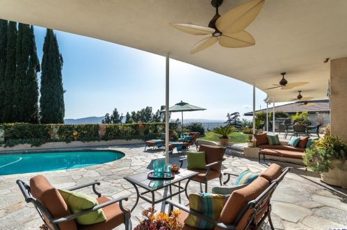 1629 Heather Ridge Dr, Glendale CA  91207-1035 exterior