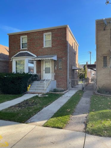 5655 Keeler Ave, Chicago, IL 60629-4852