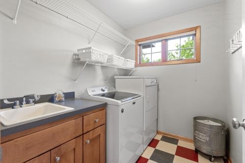 2332 Fieldstone Curv, Saint Paul MN  55129-6218 exterior