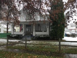 214 3rd St, Watseka, IL 60970-1304