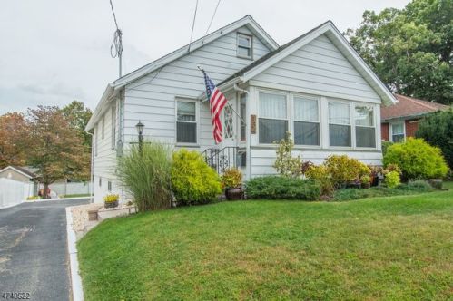 134 Bartholdi Ave, Kinnelon, NJ 07405-1456