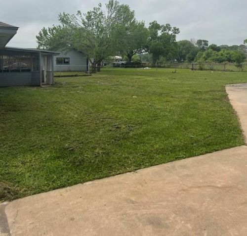 105 Meadowview Ln, Angleton TX  77515-3818 exterior