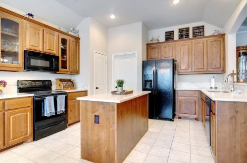 6321 Lake Side Dr, Fort Worth TX 76179 exterior