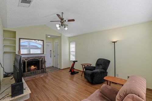 4401 Hulen Cir, Fort Worth, TX 76133-7400