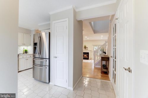 1430 Newport Spring Ct, Herndon, VA 20194-1179