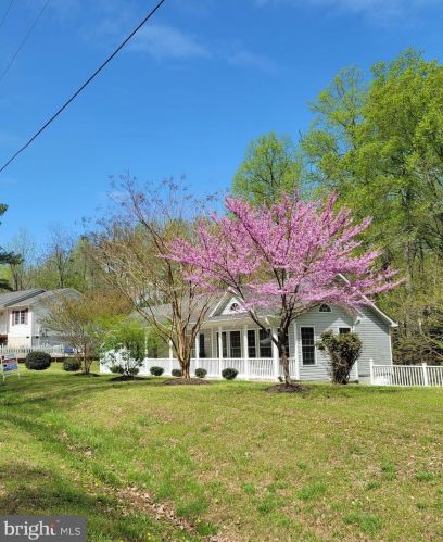 45 Lake Ct, Montross, VA 22520-8501