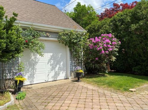 4 Spar Rd, Norwalk CT  06855-2705 exterior