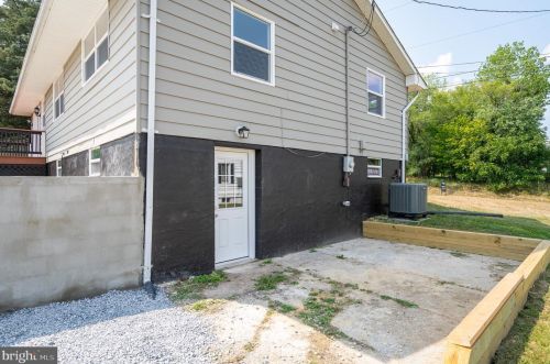 201 Pointfield Dr, Harpers Ferry WV 25425-5173 exterior