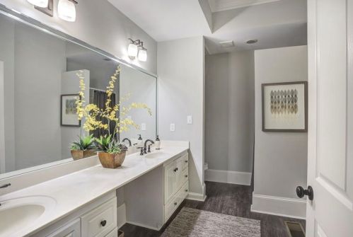 5175 Falcon Chase Ln, Atlanta GA  30342-2155 exterior