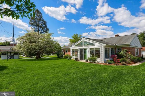 1631 Sunset Ave, Lancaster PA  17601-4355 exterior